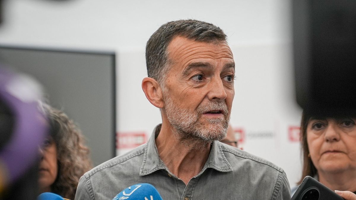 Maíllo atiende a los medios en la sede de CCOO