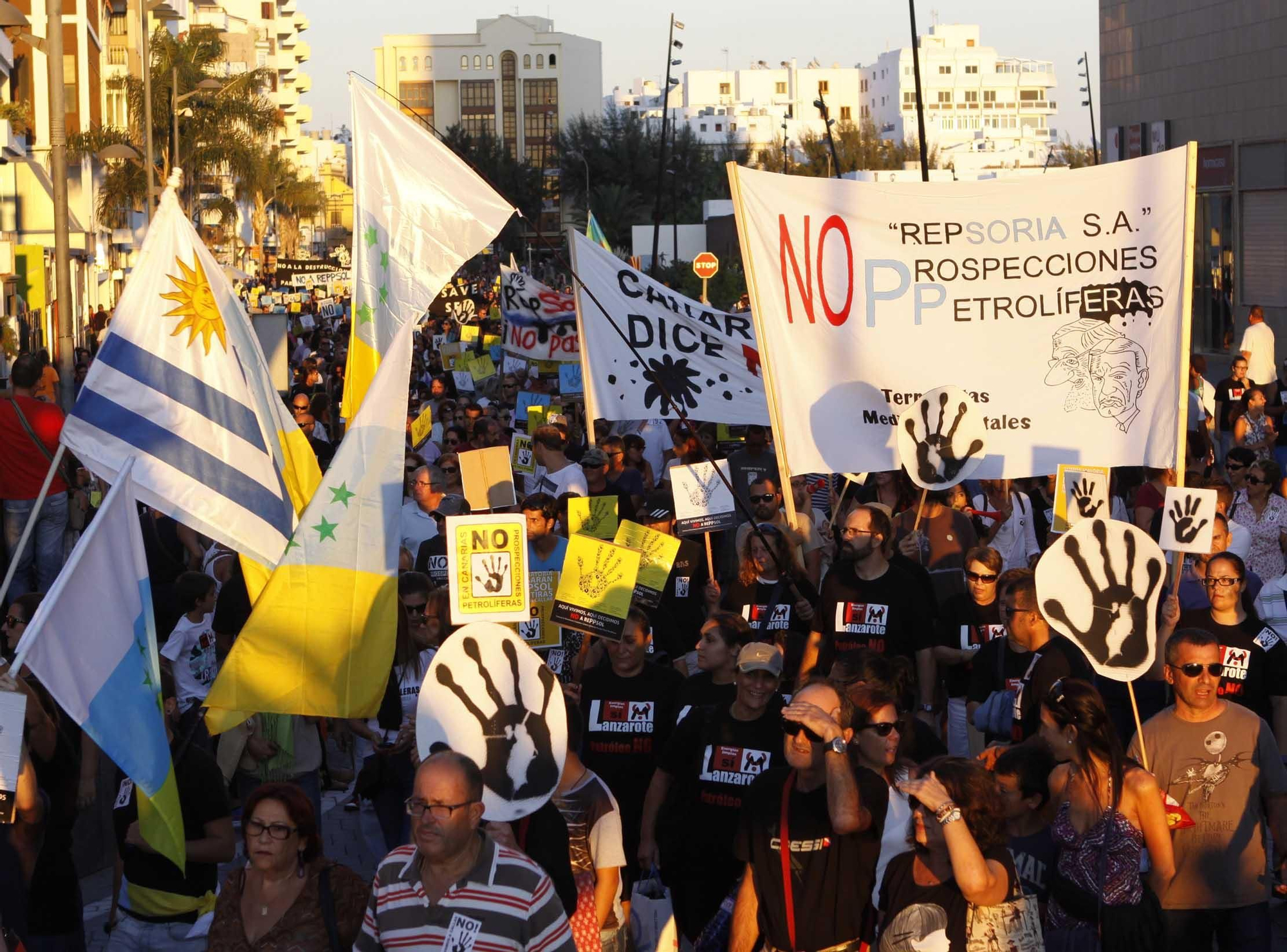 Manifestaciones en Arrecife contra las prospecciones.