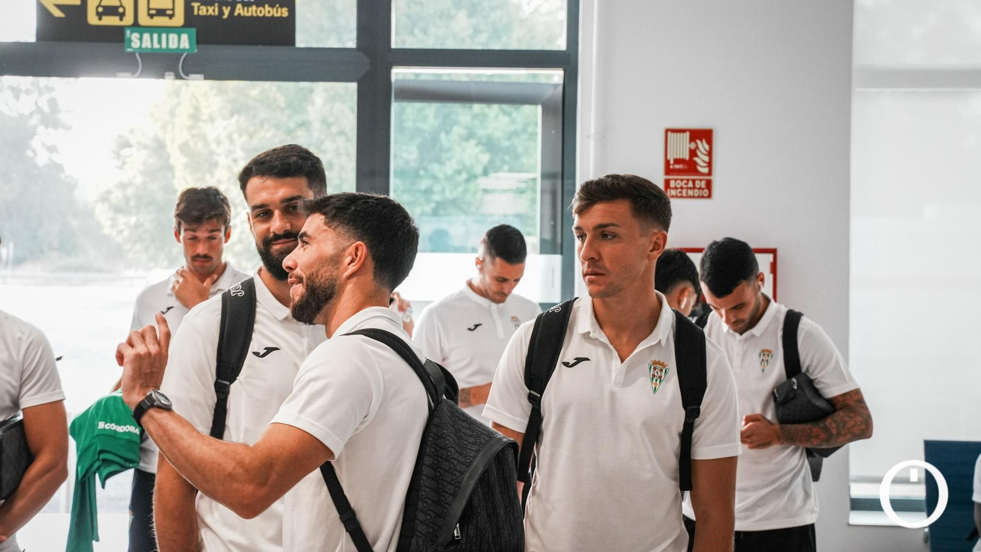 El Córdoba CF ya viaja en avión camino a Gijón