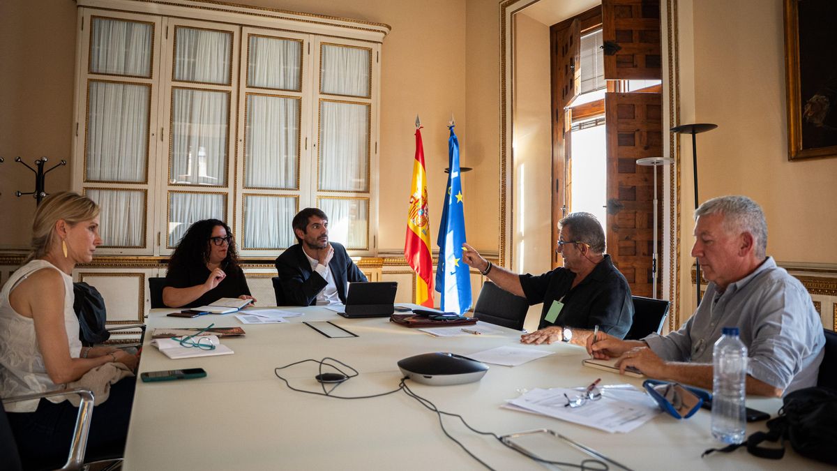 La Plataforma de la Mezquita aborda con el ministro de Cultura "una gestión abierta y plural" del monumento