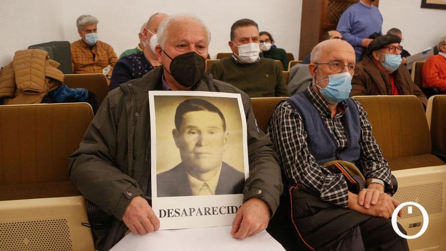 Las familias de los fusilados por el franquismo claman a las administraciones por la exhumación de las fosas