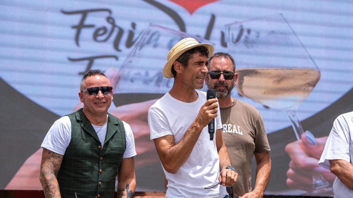 El artista y activista Gustavo Díaz presenta ‘Cuéntame a qué sabe’, una canción que pone voz al paisaje, la cultura y la tradición vitivinícola de Fuencaliente