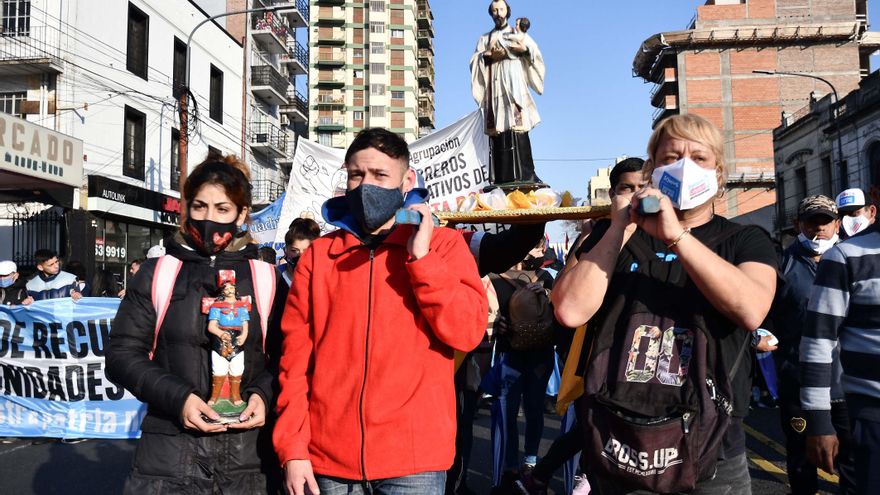 Plegarias en San Cayetano: en la catástrofe social, se escuchan más pedidos de trabajo que agradecimientos