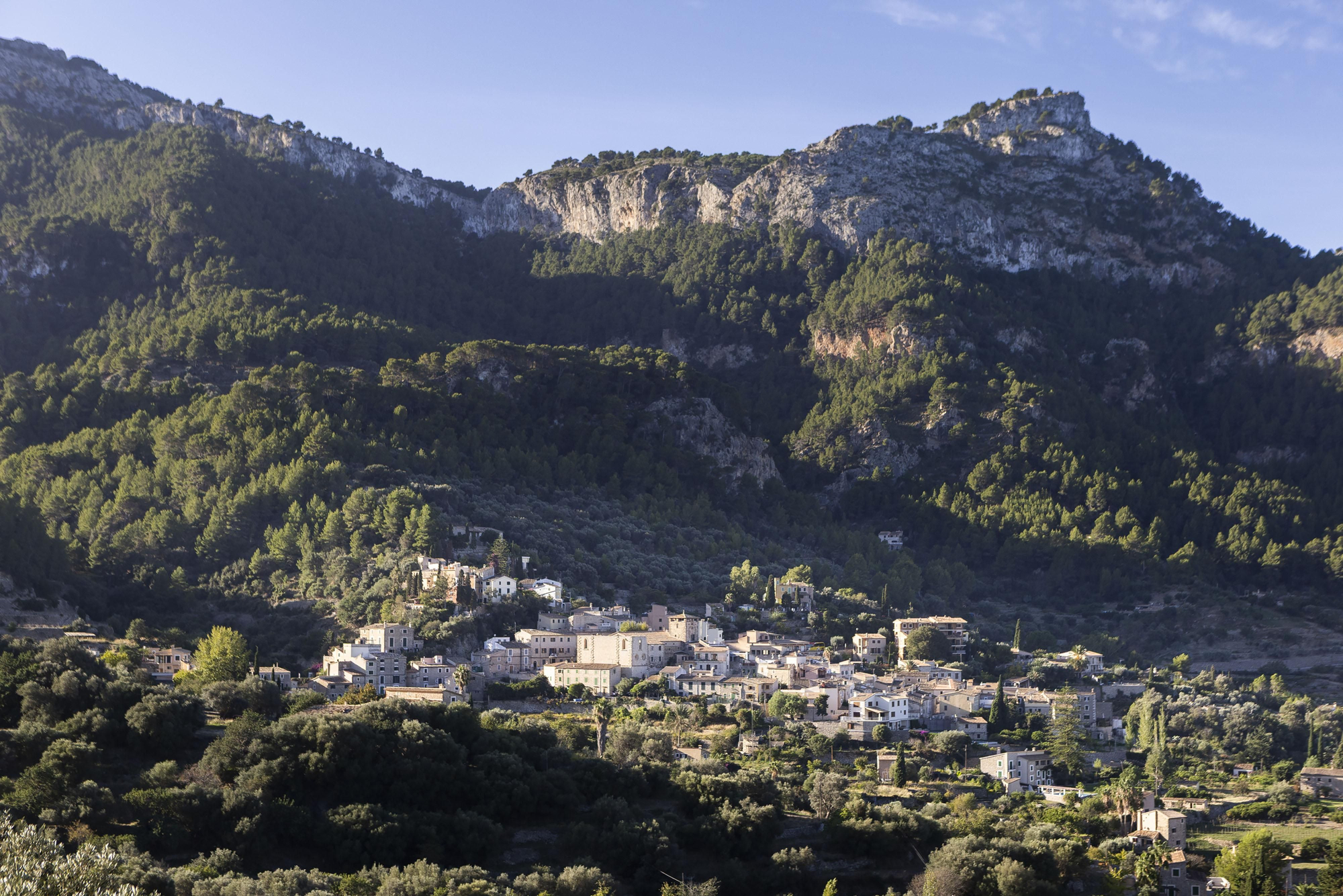 Estellencs, uno de los municipios de la Serra de Tramuntana más afectados por la desregulación urbanística y la gentrificación