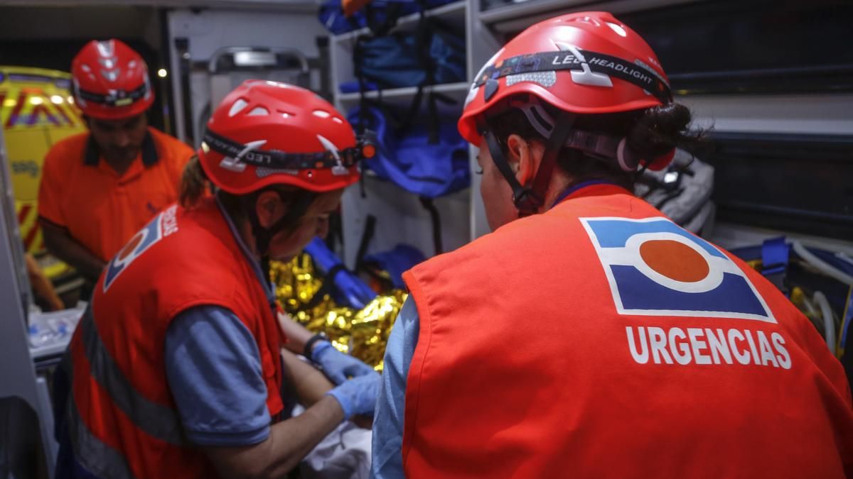 Ambulancia del 061 en el simulacro de accidente en el túnel de los omeyas