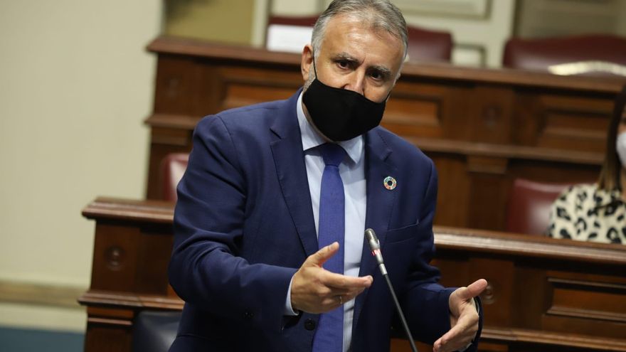 El presidente de Canarias, Ángel Víctor Torres, en la sesión de control del Parlamento
