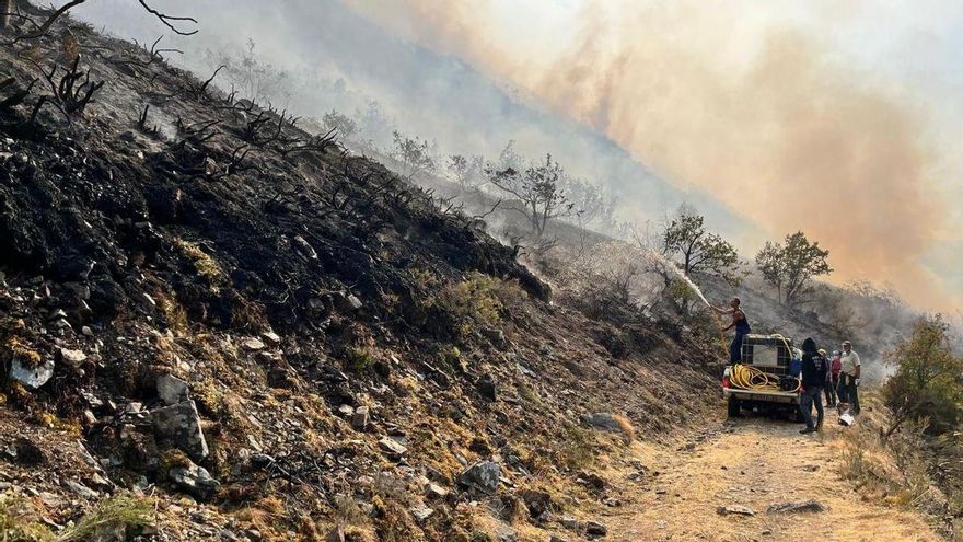 Veinte días bajo el fuego entre El Bierzo y Omaña: los incendios que se unen y arrasan patrimonio natural único