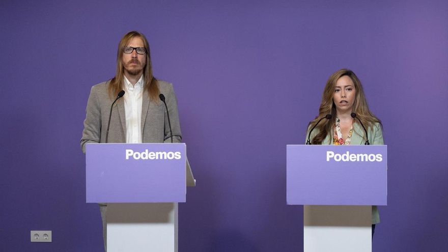 Foto de archivo del portavoz de Podemos, Pablo Fernández y la coportavoz de Podemos, María Teresa Pérez, en septiembre de este año