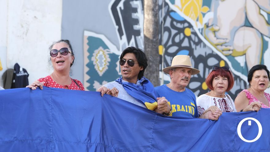 Cadena humana de ucranianos por el Día de la independencia de Ucrania y agradecimiento a Córdoba