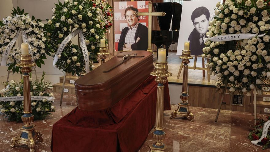 Un adiós alegre a Manuel de la Calva, "gigante de la música" y artista multigeneracional