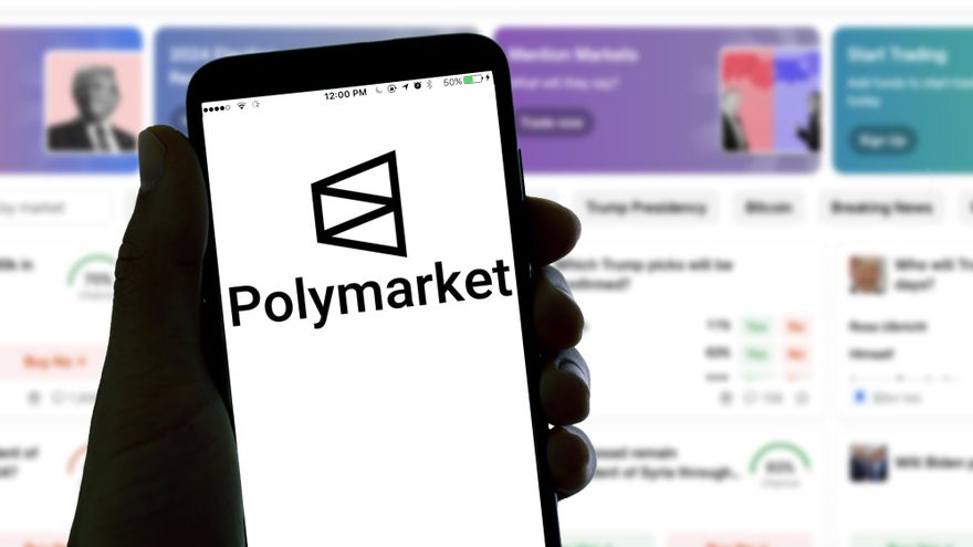 El logo de la aplicación de apuestas online Polymarket en la pantalla de un teléfono.