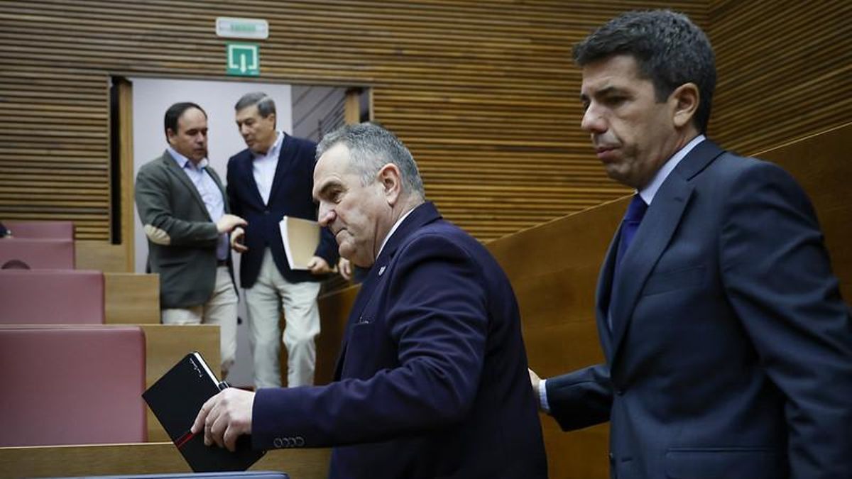Carlos Mazón y Francisco José Gan Pampols en las Corts Valencianes.