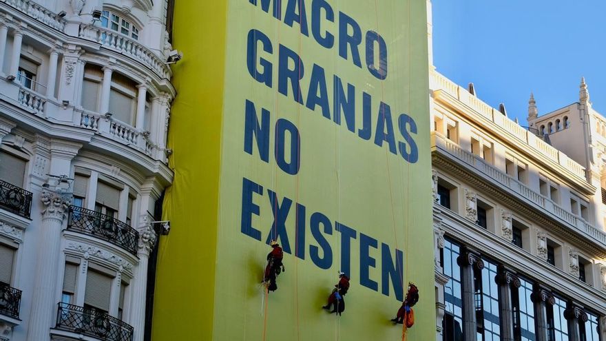 Acción de Greenpeace contra las macrogranjas.