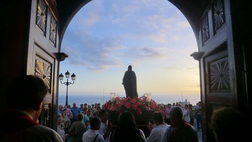 Imagen de Ignacio de Acevedo saliendo en procesión