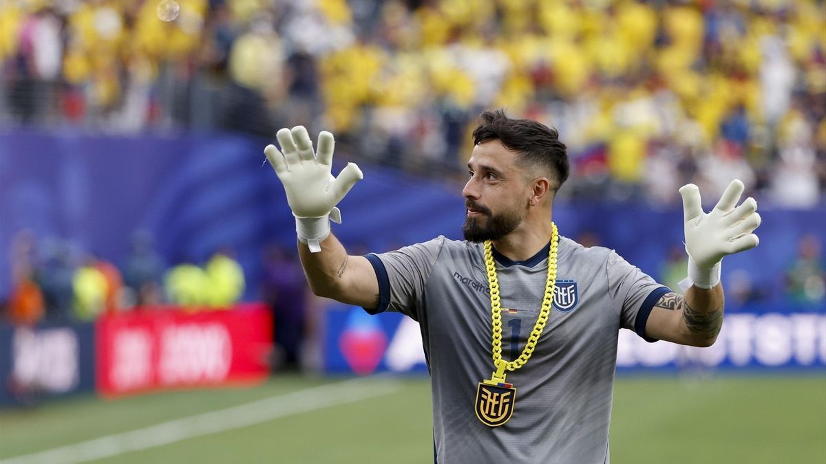El portero de Ecuador, Hernán Galíndez, celebra la victoria frente a Alemania.