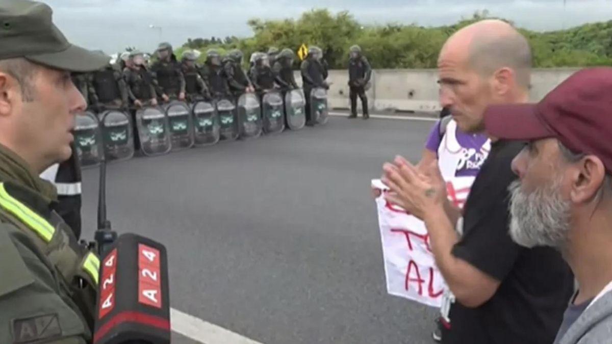 Trabajadores de Fate cortaron la Panamericana y organizaciones de izquierda, la Buenos Aires-La Plata