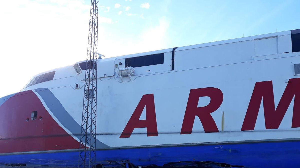 FOTOGALERÍA | Así quedó el ferri que colisionó con una embarcación
