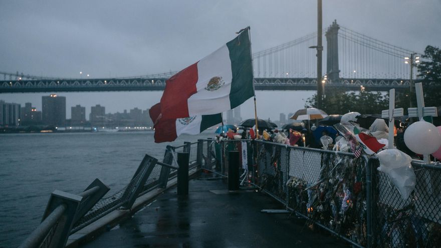 Nueva York recuerda a víctimas del Cuauhtémoc entre oraciones y música mariachi