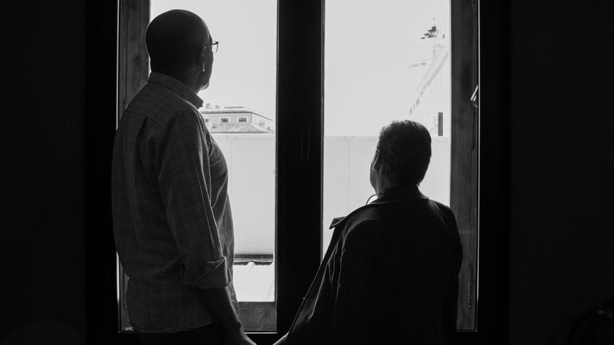 La falta de apoyo a los familiares de personas con trastornos mentales agrava la herida del estigma: “Estás sola en esto”