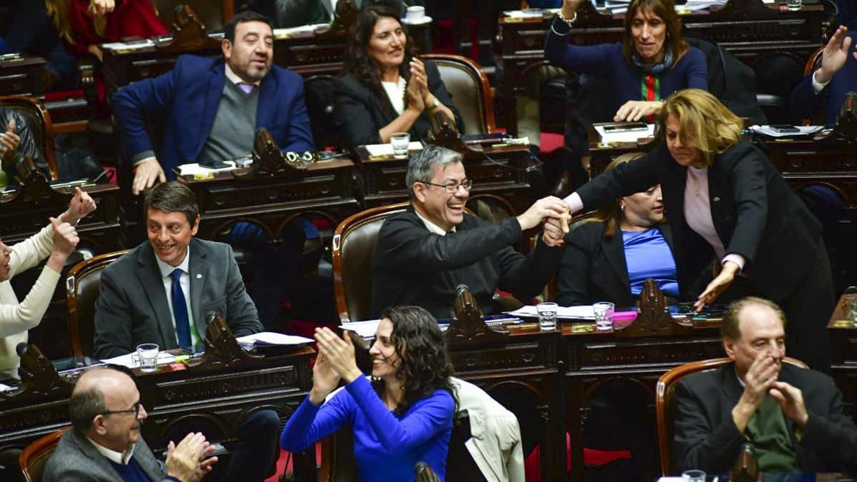 Germán Martínez y Paula Penacca festejan