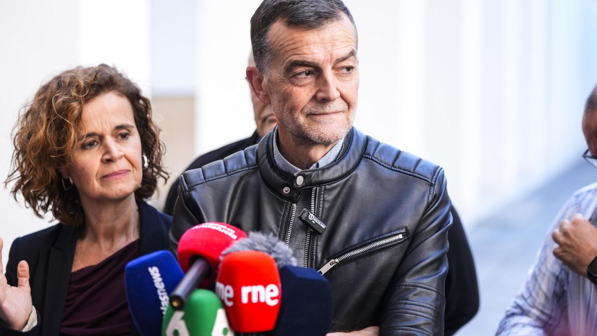 Maíllo lanza un órdago electoral: prohibir a los médicos de la sanidad pública andaluza trabajar a la vez en la privada