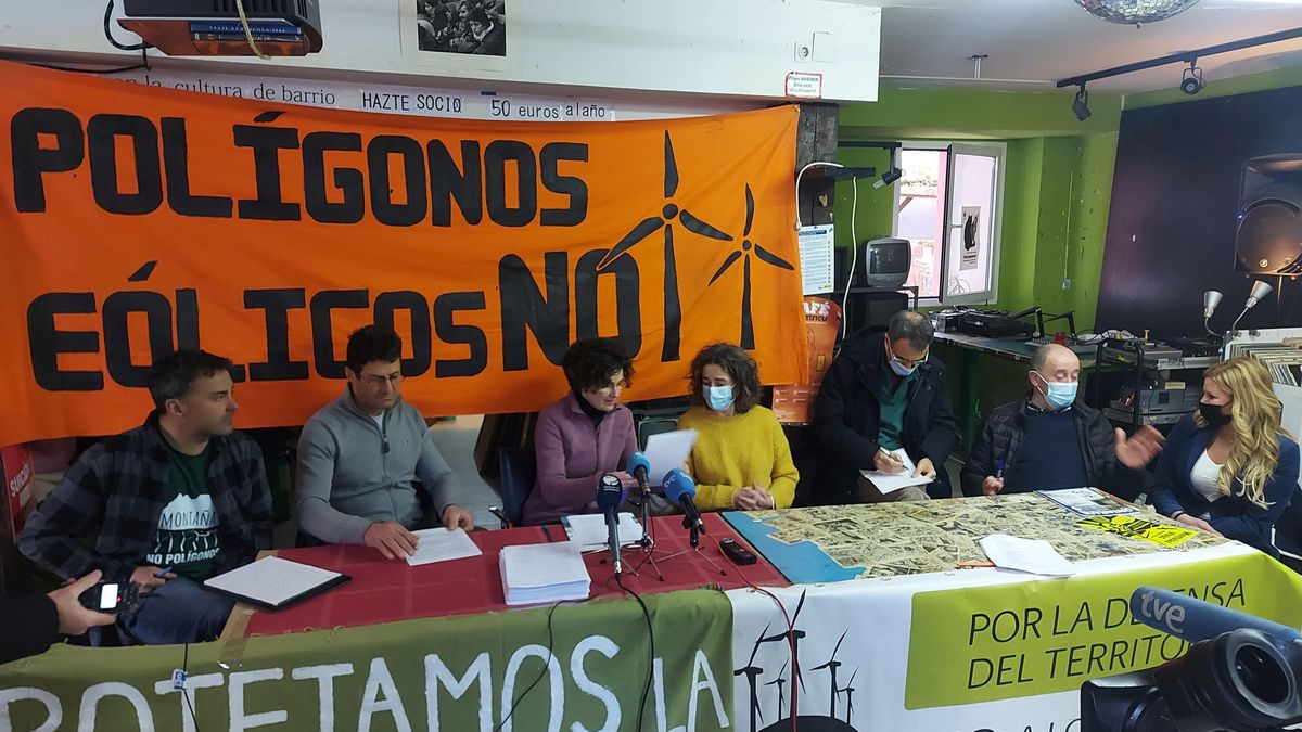 Rueda de prensa de grupos vecinales de los valles del centro/sur de Cantabria y Montaña Palentina sobre polígonos eólicos.