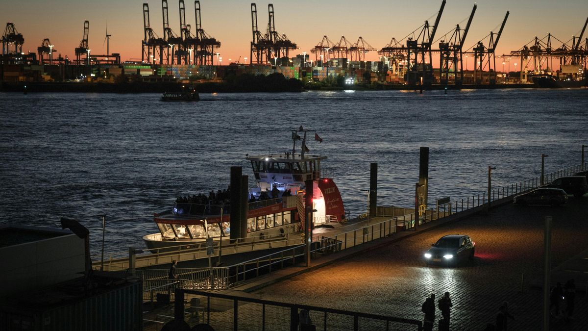 Ferry por el río Elba en Hamburgo incluido en el Deutschlandticket.