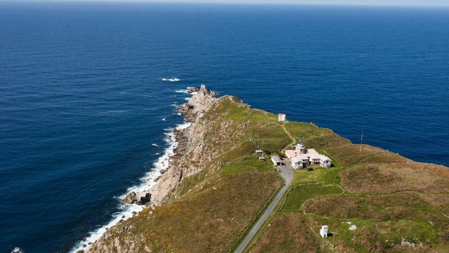 Tiene más de 150 años y es el faro que marca la línea imaginaria en la que se unen el Atlántico y el Cantábrico