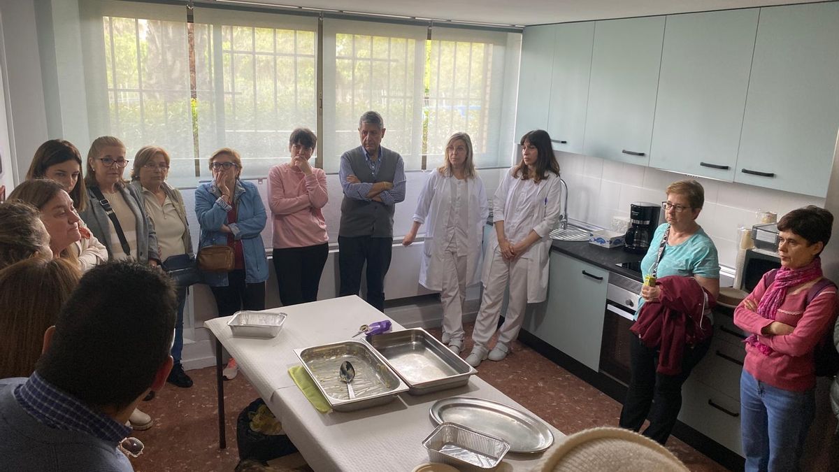 El espacio cuenta con una cocina-comedor y salón para el uso de familiares y residentes