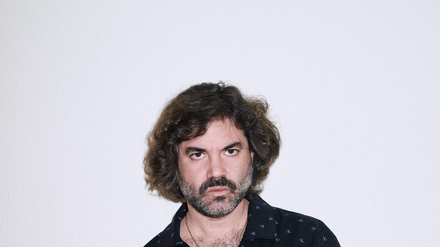 Joe Crepúsculo lanza un disco "más oscuro" para "bailar y llorar" las desilusiones