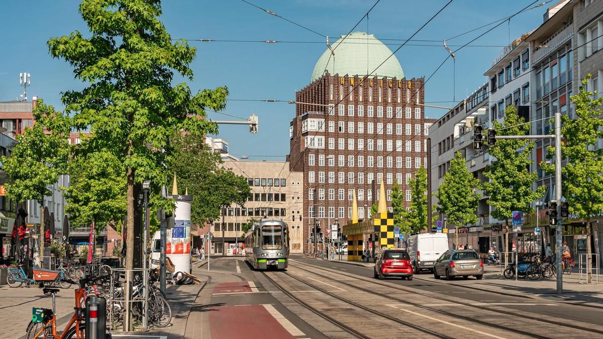 La Anzeiger-Hochhaus con su cúpula es uno de los iconos urbanos de Hannover.