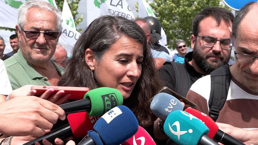 De Miguel, satisfecha con la decisión de Pedro Sánchez, pide que se combata a las "cloacas del Estado"