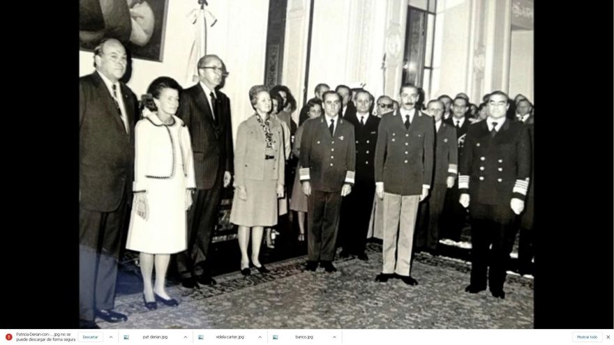 El entonces embajador de EEUU, Robert C. Hill (extremo izquierdo) en un acto junto a Jorge Rafael Videla y Emilio Eduardo Massera, en 1976