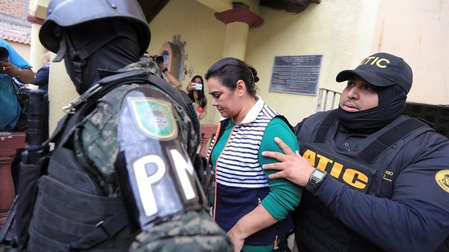 Ordenan juicio contra ex primera dama de Honduras por corrupción
