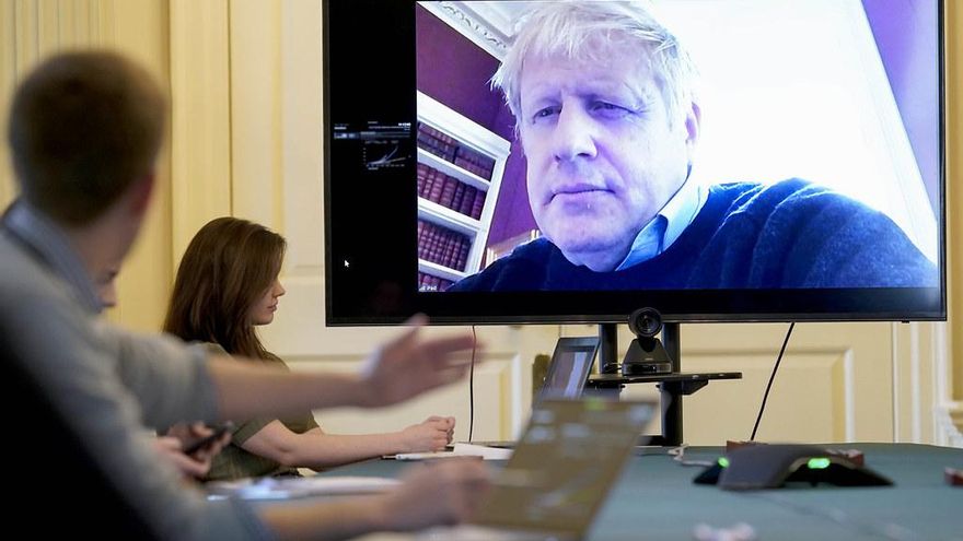 Boris Johnson participa por videoconferencia en la reunión del comité de seguimiento del coronavirus el 28 de marzo.