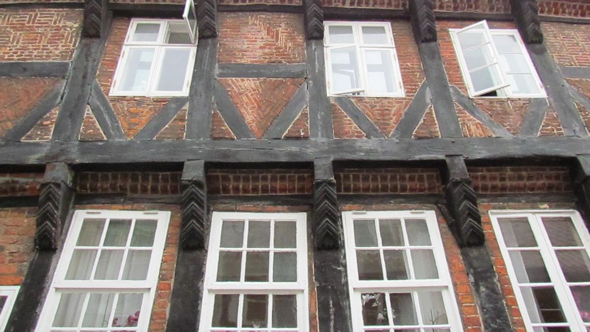 Ladrillo y trama de madera. Casa medieval en Ribe.
