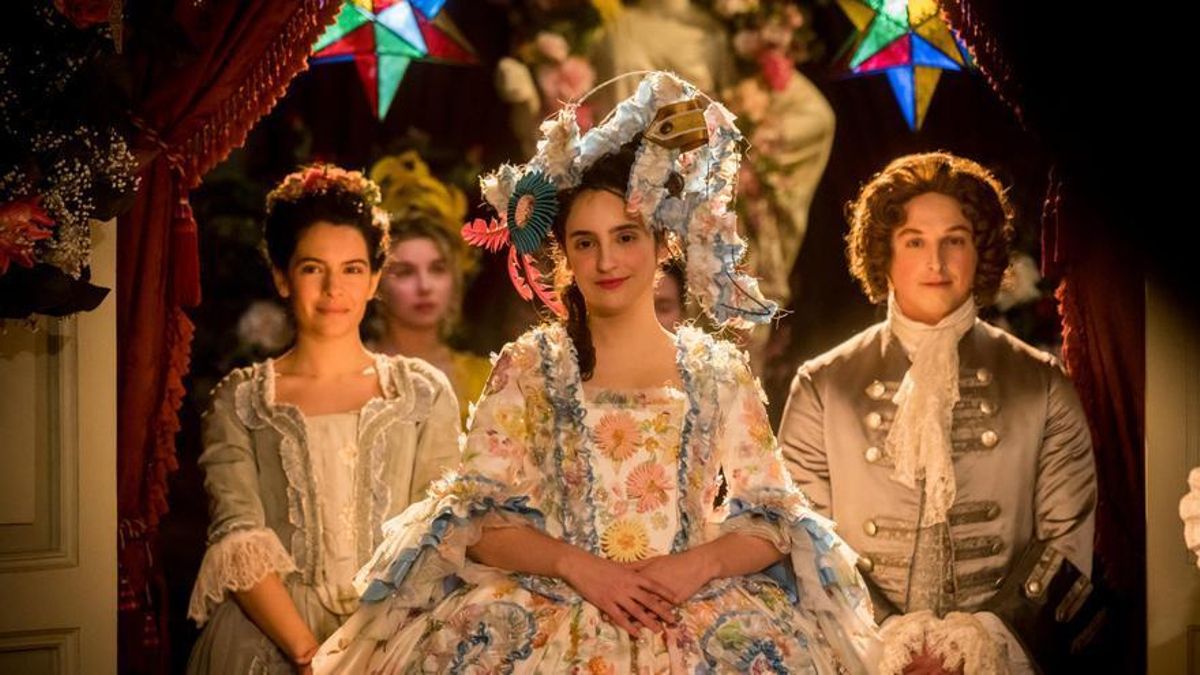 Alicia Armenteros como Luisa de Orleans y Carlos Scholz como Luis I