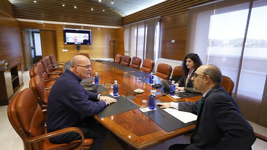 Las Cortes de Castilla-La Mancha cambiarán su reglamento para evitar "desvíos" de dinero a los partidos nacionales