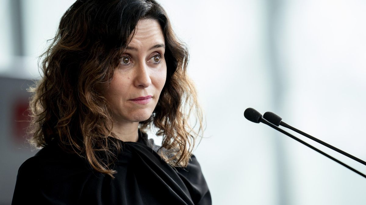 La presidenta de la Comunidad de Madrid, Isabel Díaz Ayuso, interviene durante el acto de recuerdo del Holocausto con motivo del Día de la Memoria del Holocausto y Prevención de los Crímenes Contra la Humanidad, en la Asamblea regional, a 30 de enero de 2