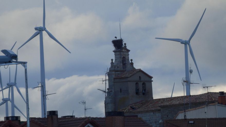 El Gobierno revisará al alza los objetivos en renovables en plena crisis energética