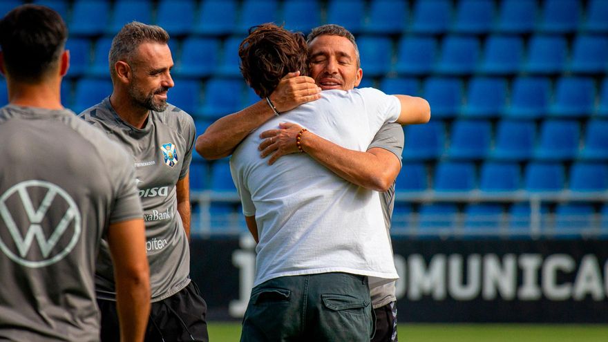 Óscar Cano apunta a Teto o Maikel Mesa para el puesto de Corredera