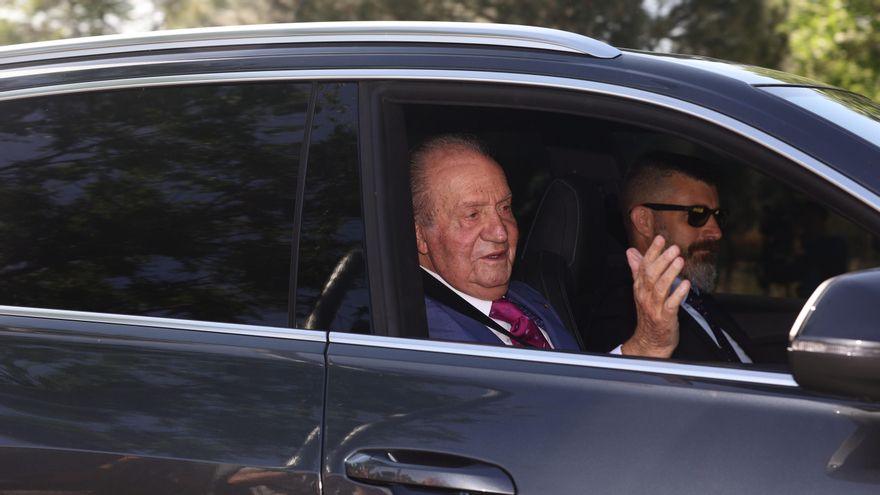 El Rey emérito a su llegada a encuentro con el Rey Felipe VI, en el Palacio de la Zarzuela