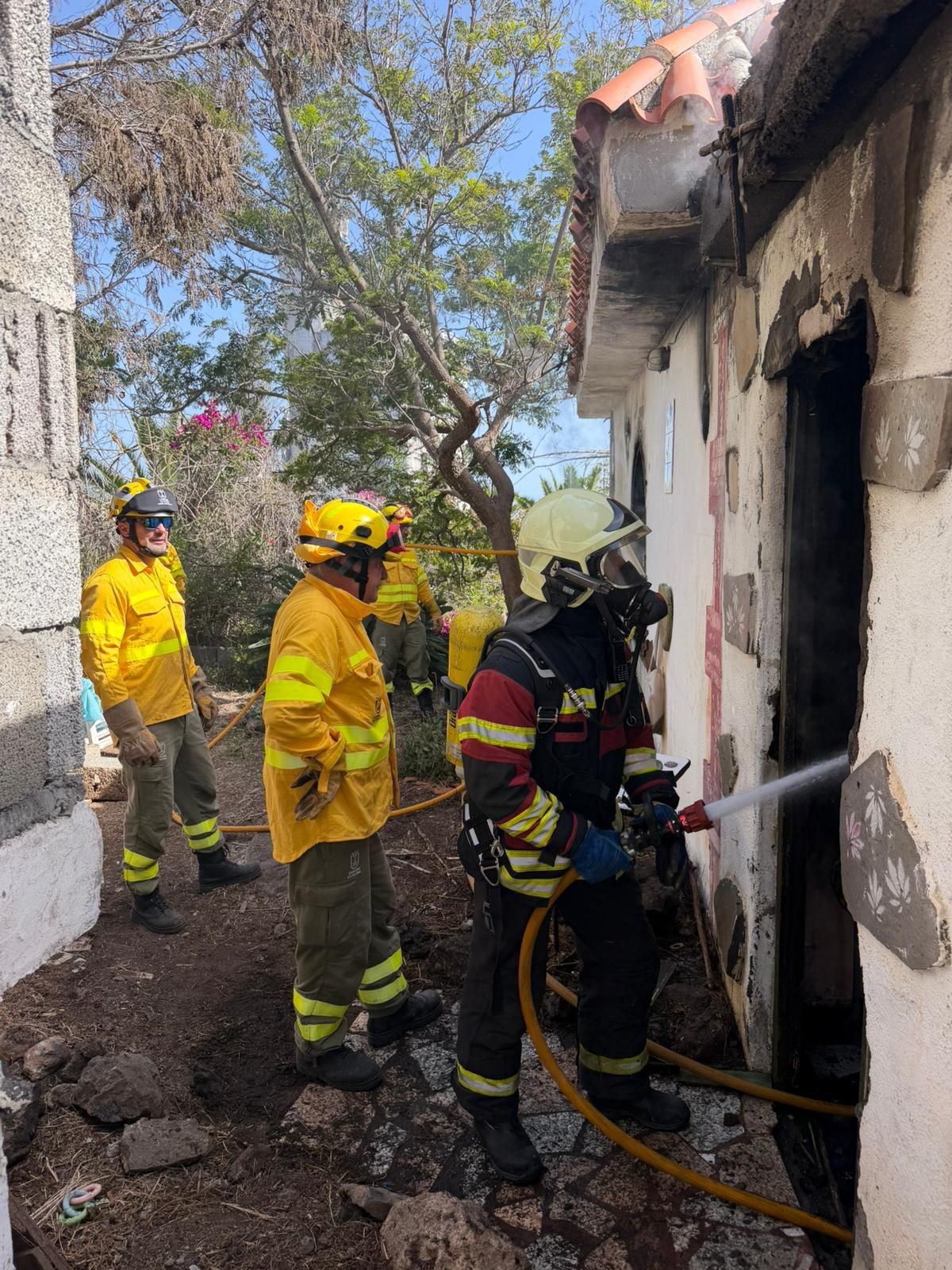 Intervención del operativo contra incendios. BOMBEROS LA PALMA