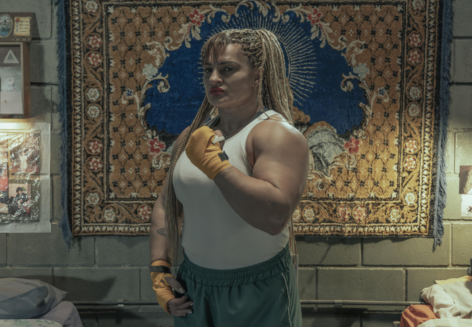 Alejandra Locomotora Oliveras en el set de "En el barro".