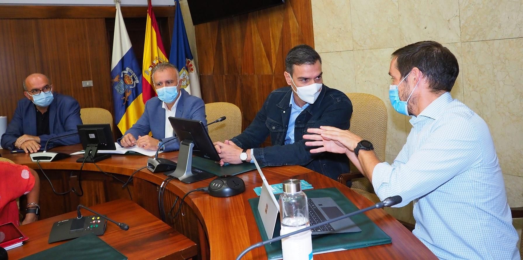 Anselmo Pestana, Ángel Víctor Torres,  Pedro Sánchez y Mariano H. Zapata.