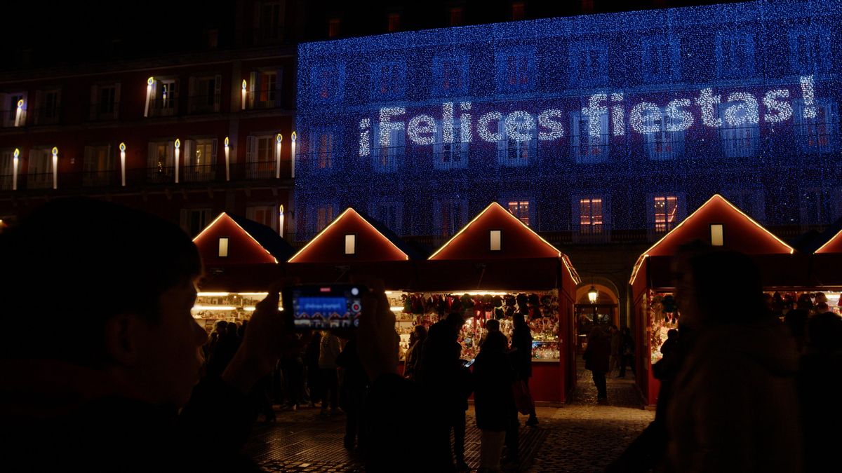 Instante en el que se desea 'Felices Fiestas' a los visitantes de la Plaza Mayor