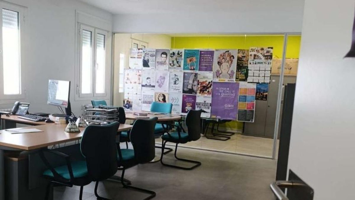 Falta de privacidad en las consultas y largas esperas: feministas de Teruel denuncian deficiencias en la sede del IAM