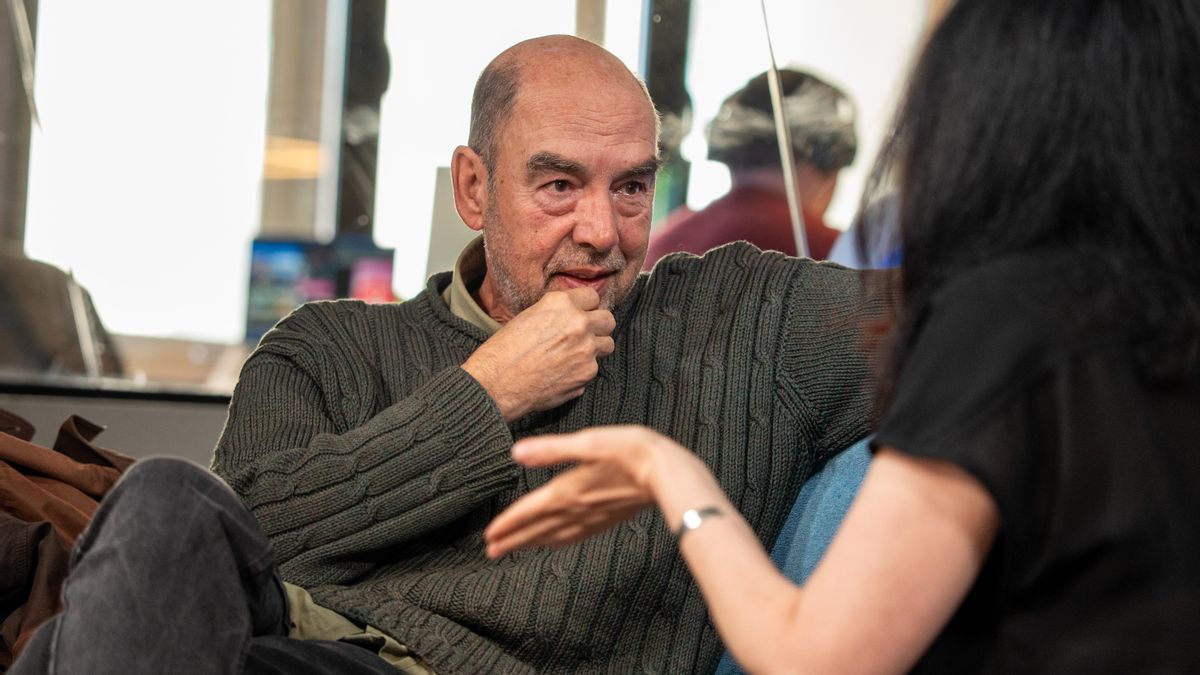 Santiago Alba Rico, en la redacción de elDiario.es, durante la entrevista