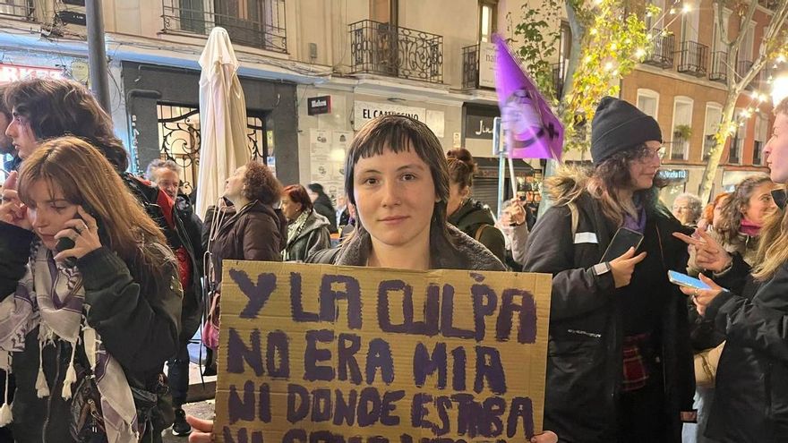 María, una joven en la manifestación del 25N con la Comisión 8M