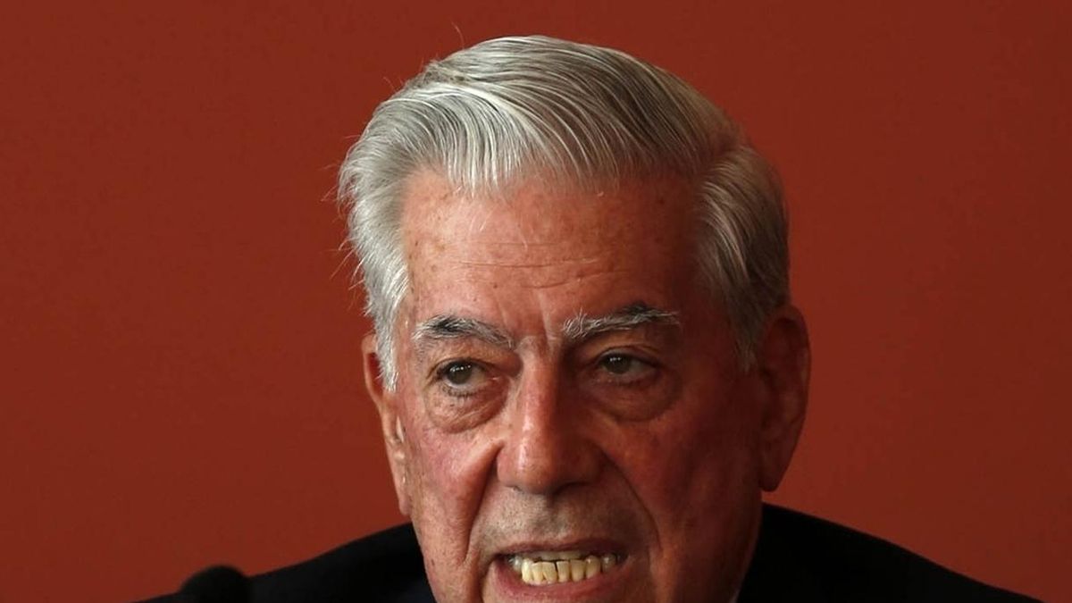 Vargas Llosa y al Teatro Real, Medallas de Oro del Dos de Mayo de Madrid